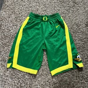 Men’s Nike College Basketball Shorts Size Small Green/Yellow Strike